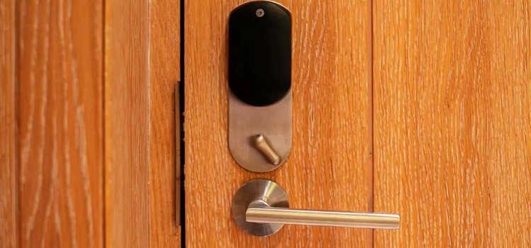 Automatic Locking Door Knob Bolton